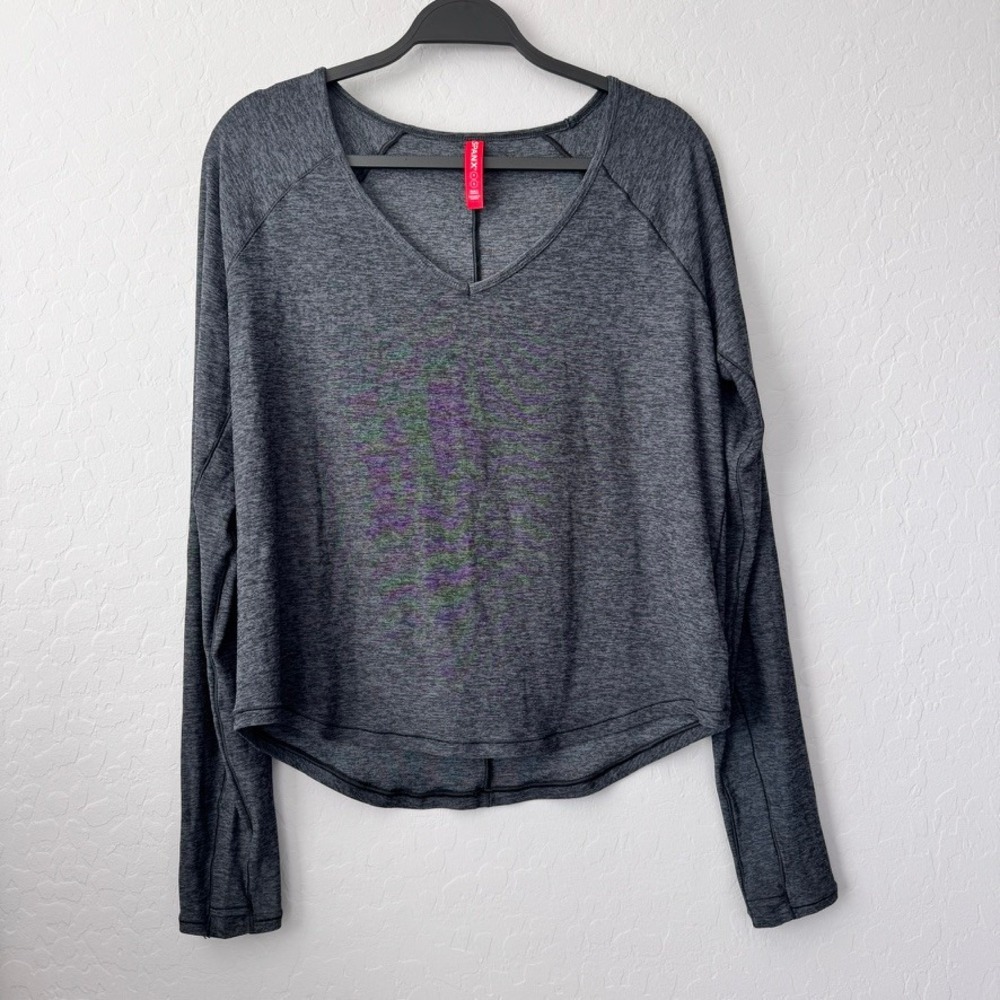 Spanx Medium Activewear Top Gray Long Sleeve V-Neck Raglan Heathered Curved Hem